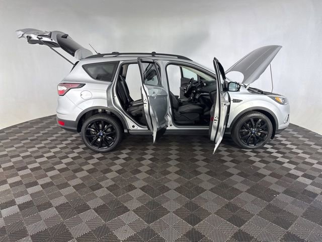 Used 2018 Ford Escape SE w/ SE Sport Appearance Package FWD image 13