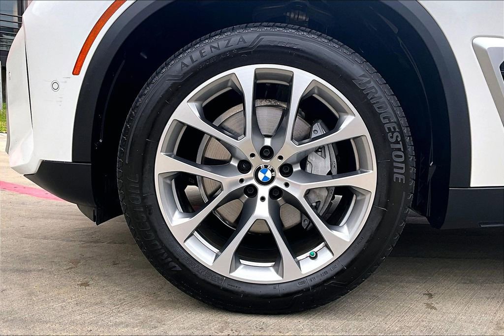 Used 2024 BMW X5 sDrive40i w/ Premium Package image 12