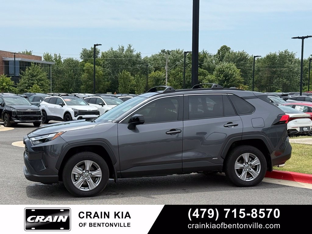 Used 2025 Toyota RAV4 LE AWD/4WD image 4