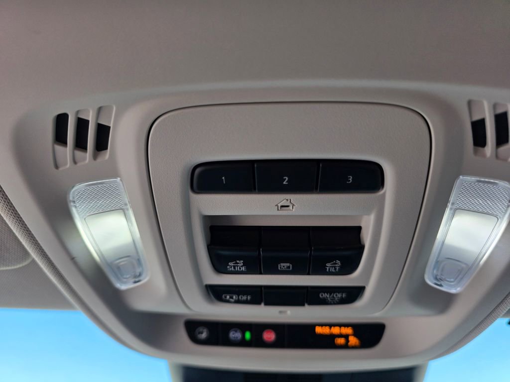 Used 2024 Buick Envision Avenir image 26