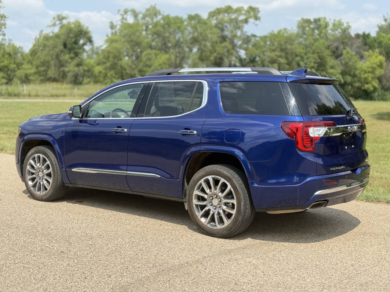 Used 2023 GMC Acadia Denali AWD/4WD image 6