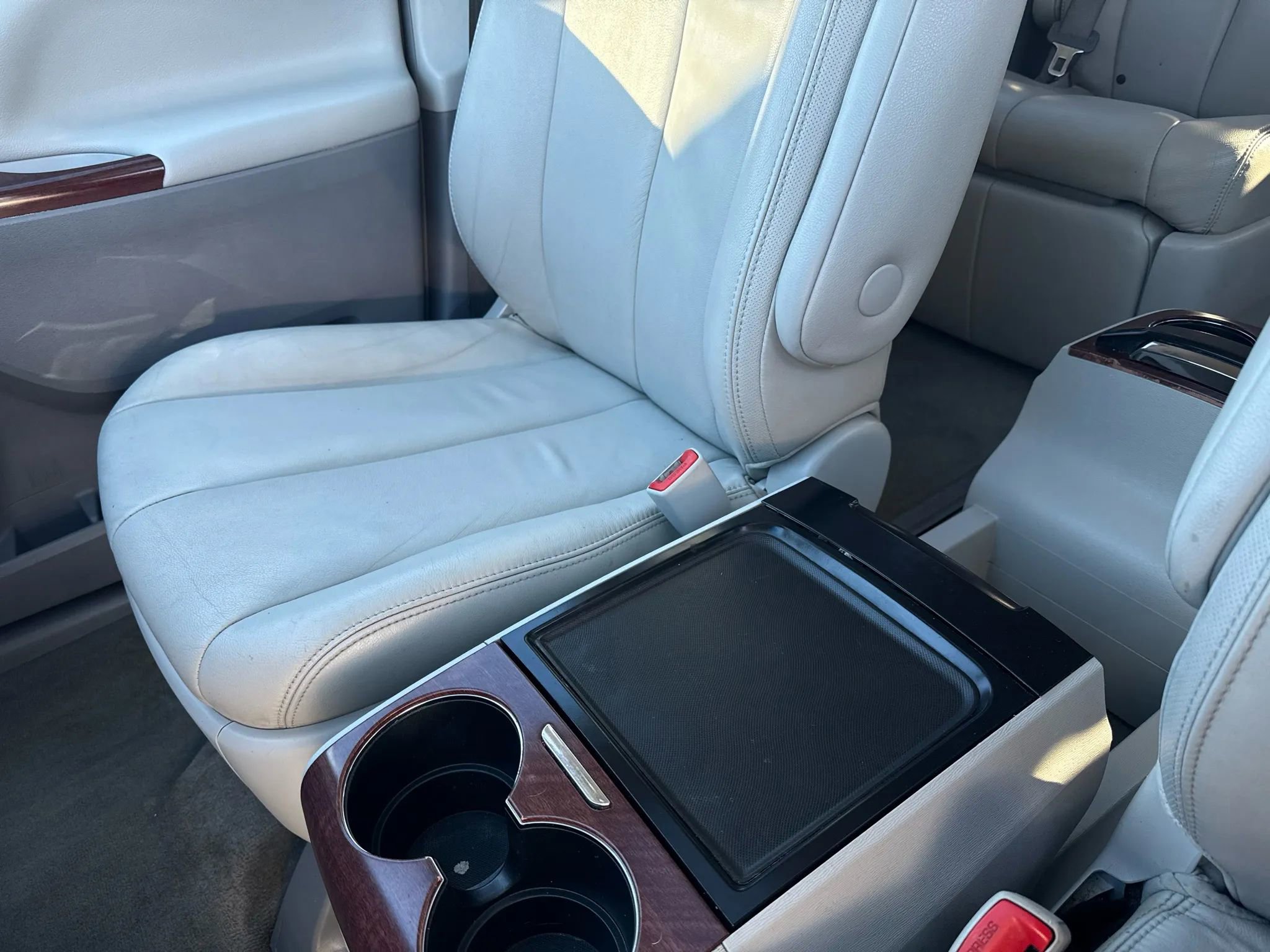 Used 2012 Toyota Sienna Limited image 39