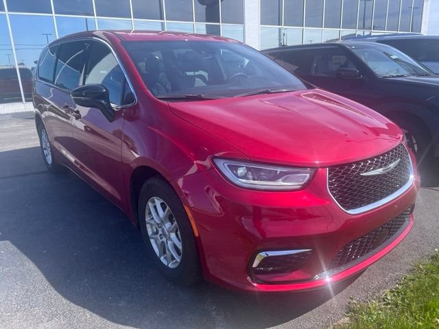 Used 2025 Chrysler Pacifica Select FWD image 5