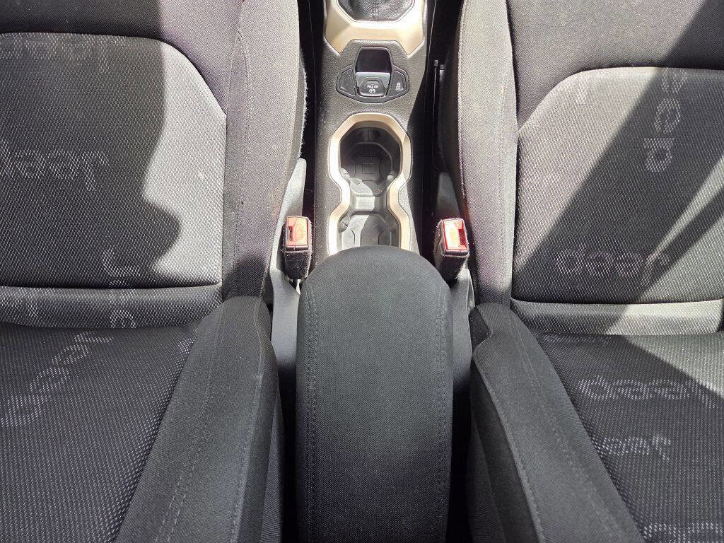 Used 2017 Jeep Renegade Latitude FWD image 26