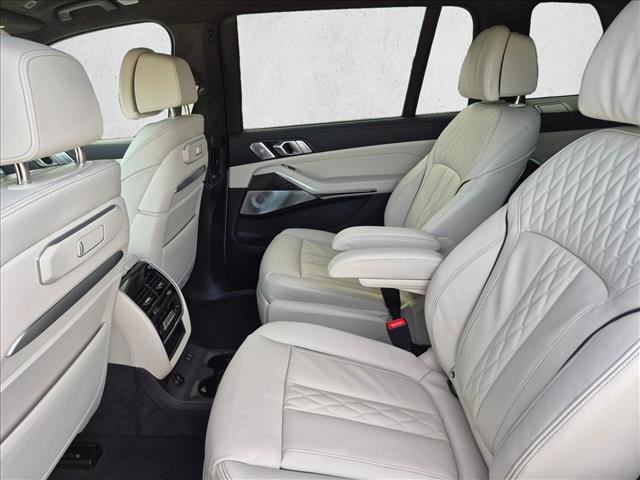 Used 2027 BMW X7 M60i AWD/4WD image 17