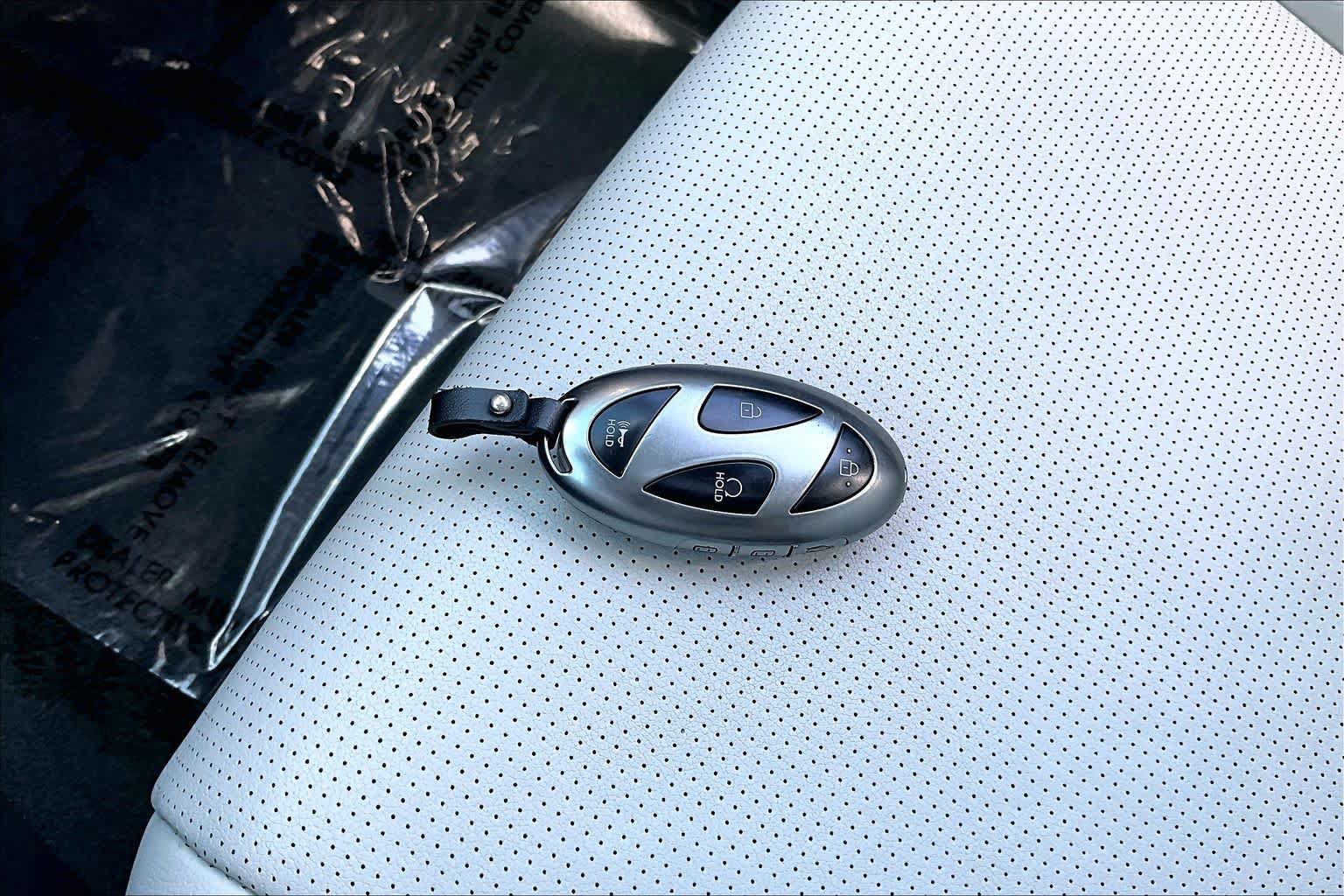 Used 2025 Hyundai Santa Fe Limited AWD/4WD image 15