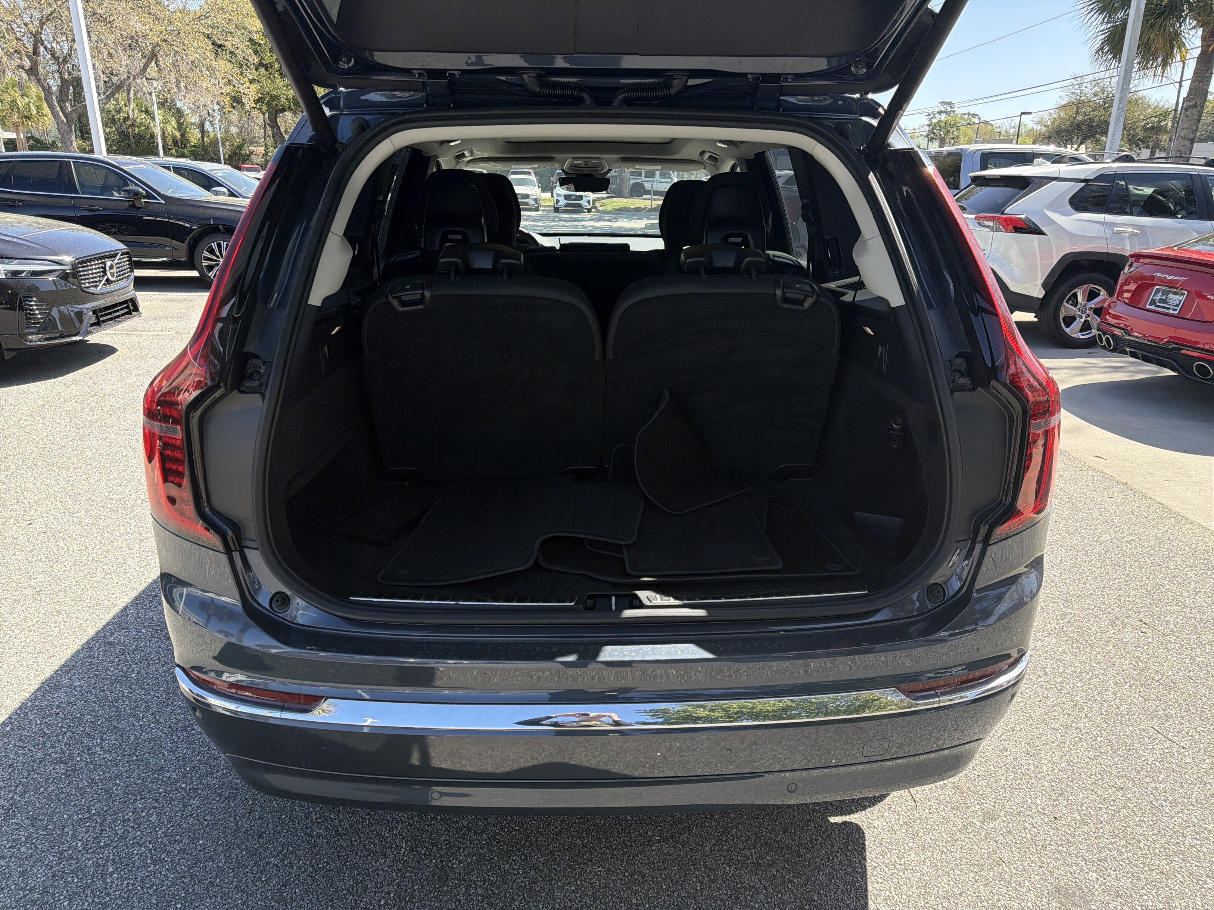 Used 2025 Volvo XC90 B6 Plus image 34