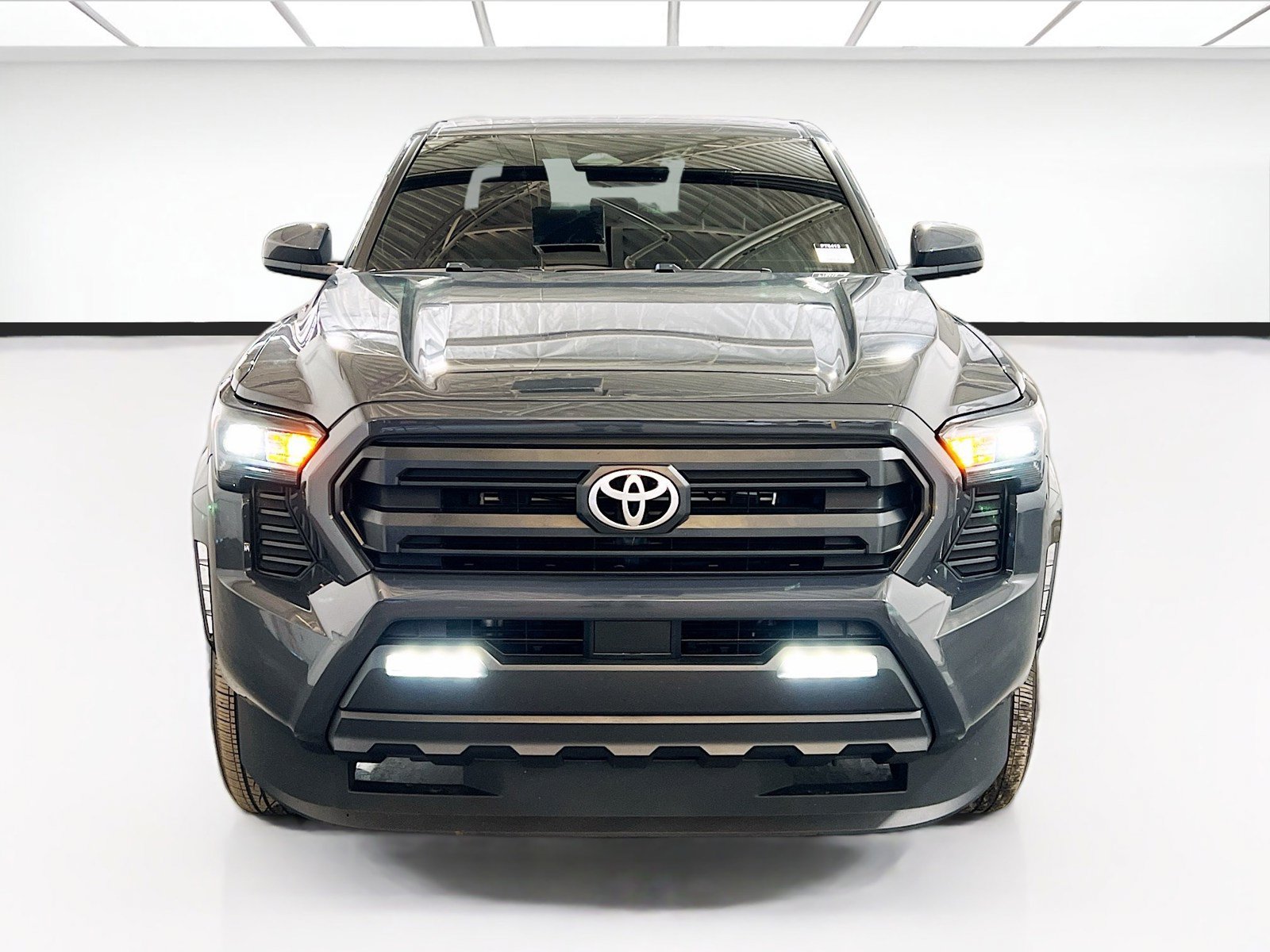 Used 2024 Toyota Tacoma SR5 AWD/4WD image 2
