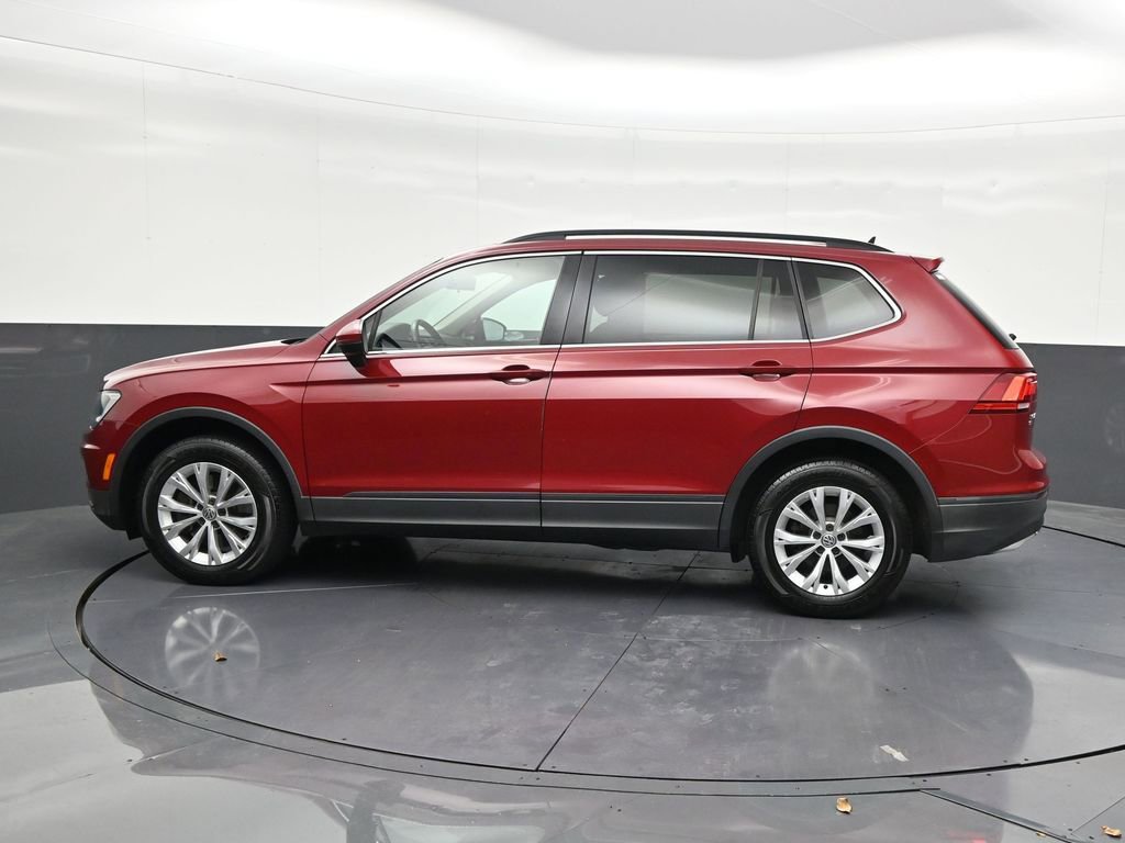 Used 2019 Volkswagen Tiguan SE w/ Panoramic Sunroof Package FWD image 2