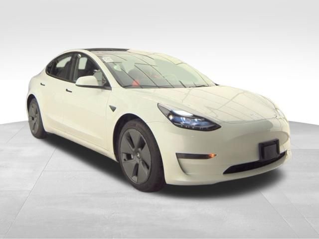 Used 2023 Tesla Model 3 Standard Range image 4