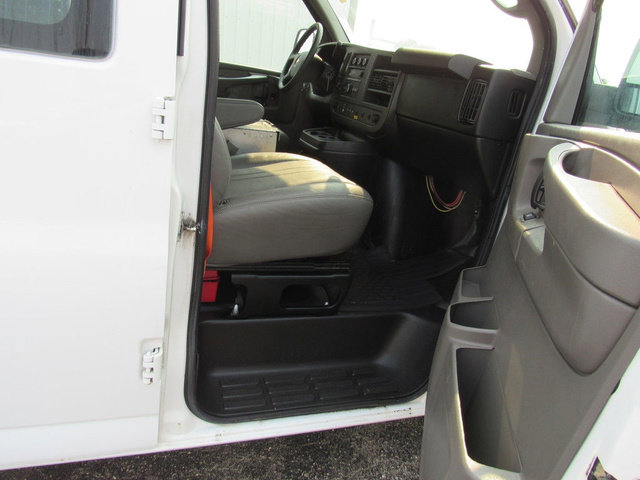 Used 2015 Chevrolet Express 2500 RWD image 12