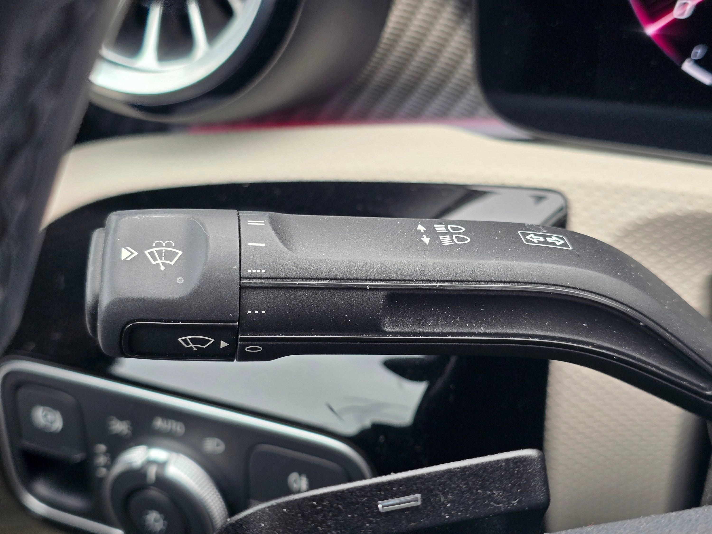 Used 2025 Mercedes-Benz CLA 250 4MATIC image 40