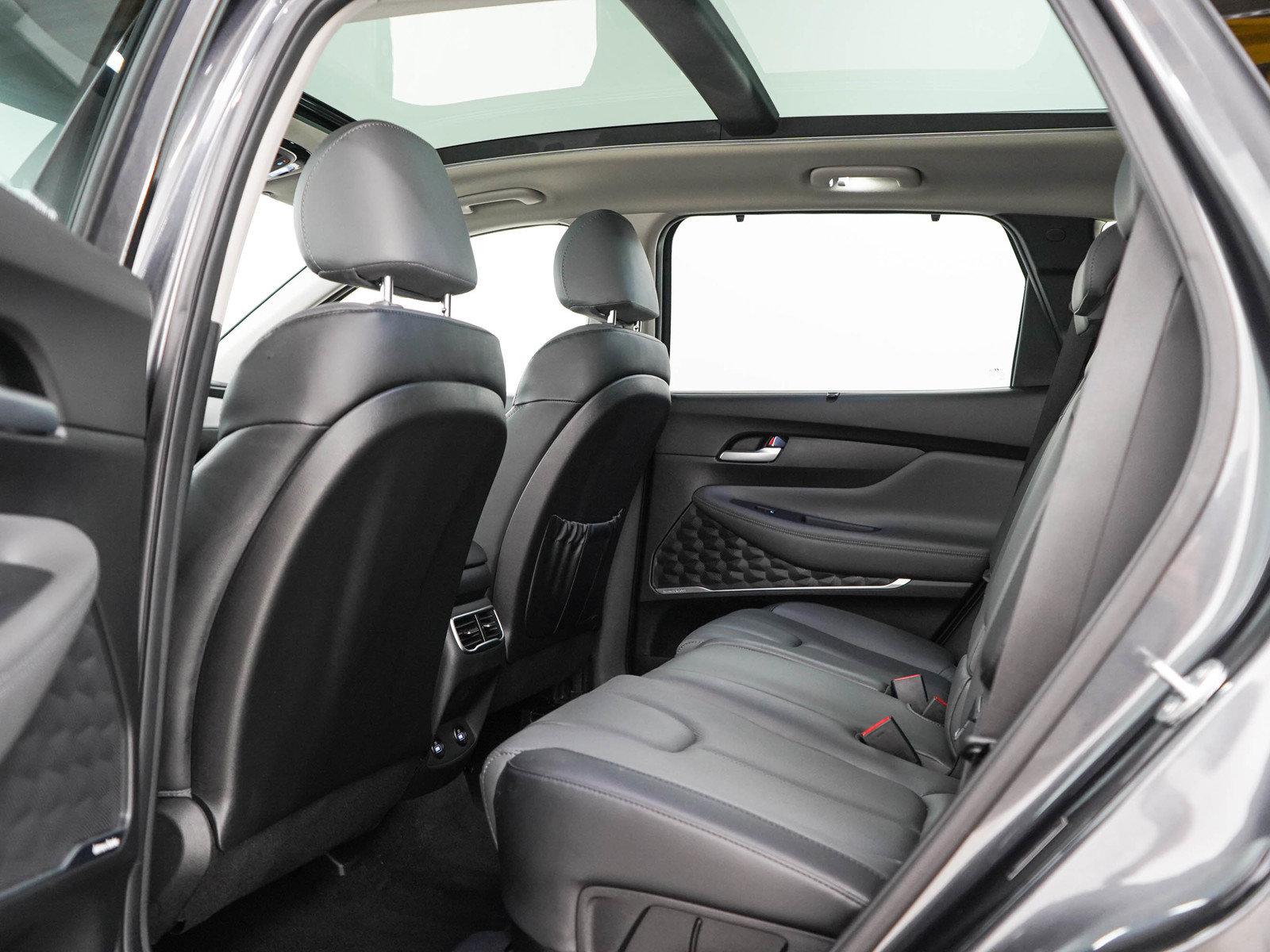 Used 2023 Hyundai Santa Fe SEL w/ Premium Package AWD/4WD image 18