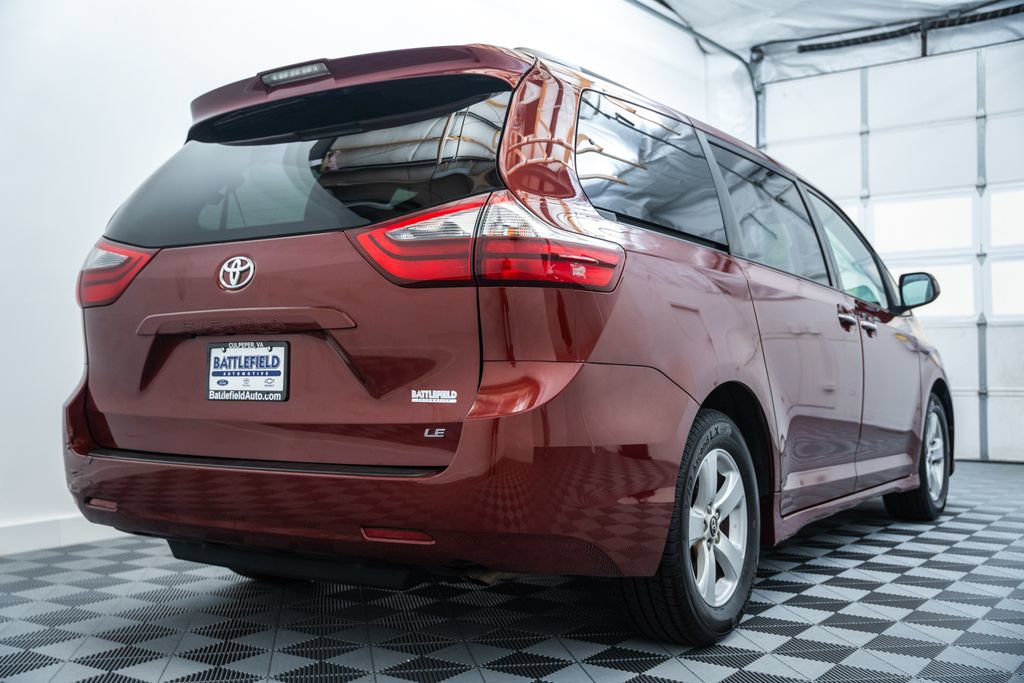 Used 2020 Toyota Sienna LE w/ LE Preferred Package FWD image 5