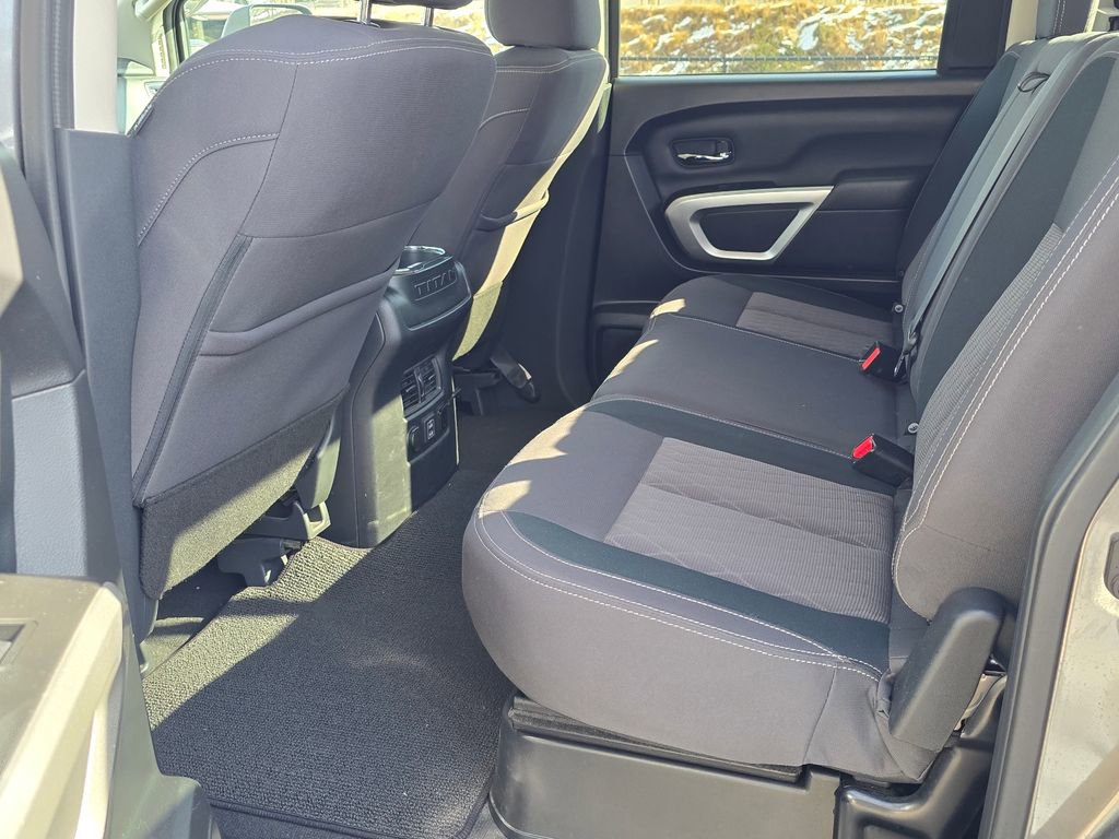 Used 2024 Nissan Titan SV w/ SV Convenience Package image 10