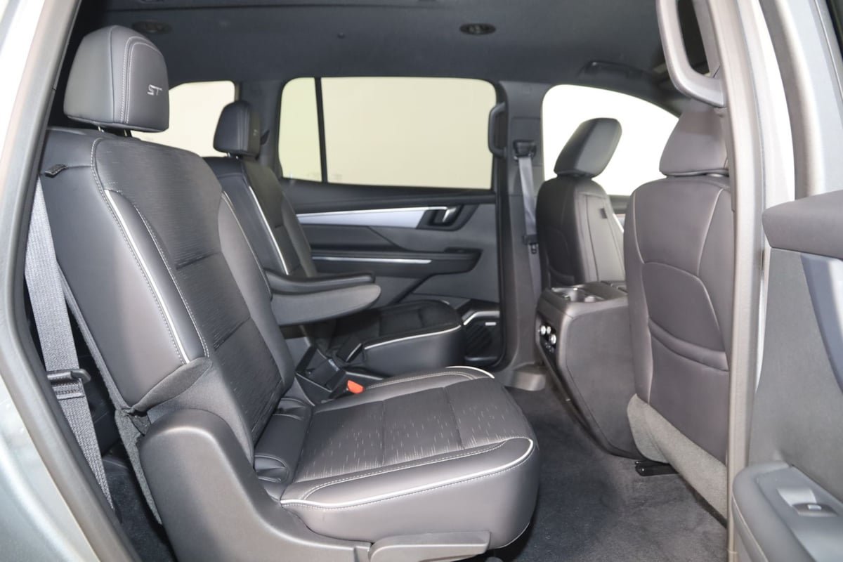 Used 2025 Buick Enclave Sport Touring FWD image 15