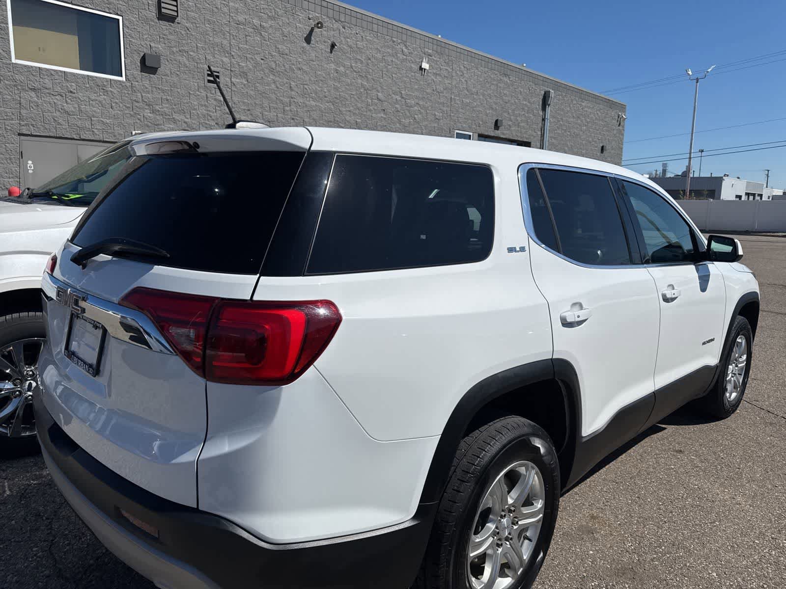 Used 2019 GMC Acadia SLE FWD image 37