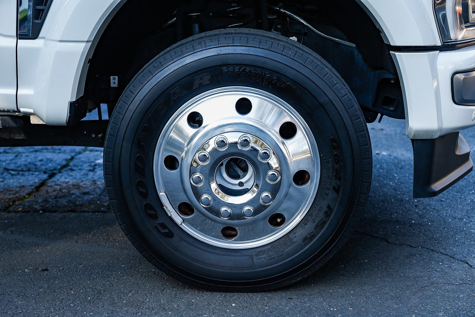 Used 2024 Ford F450 Platinum w/ FX4 Off-Road Package image 9