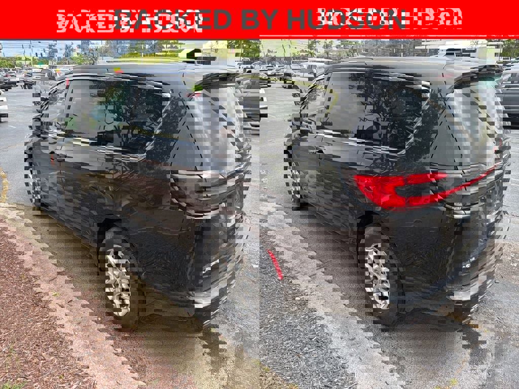 Used 2023 Chrysler Pacifica Touring-L image 3