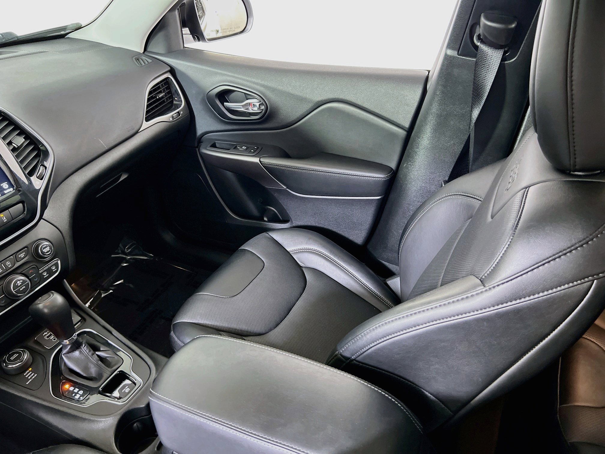 Used 2022 Jeep Cherokee Limited w/ Elite Package image 24