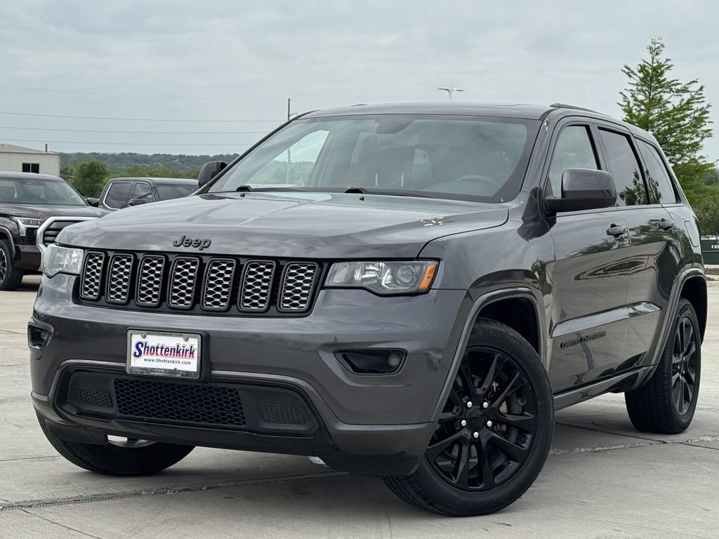 Used 2018 Jeep Grand Cherokee Altitude RWD image 2