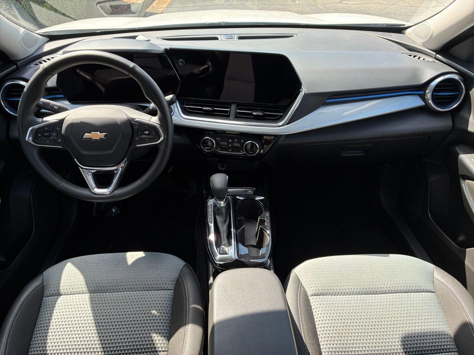 Used 2025 Chevrolet Trax LT image 33