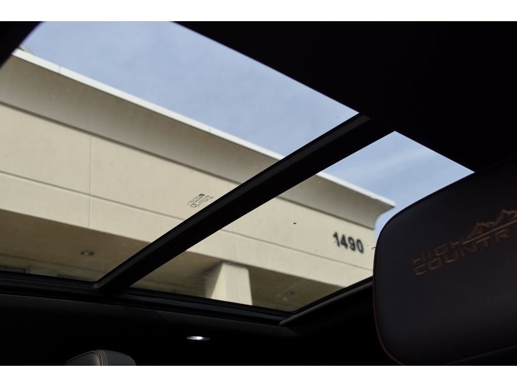 Used 2021 Chevrolet Suburban High Country w/ Premium Package image 13