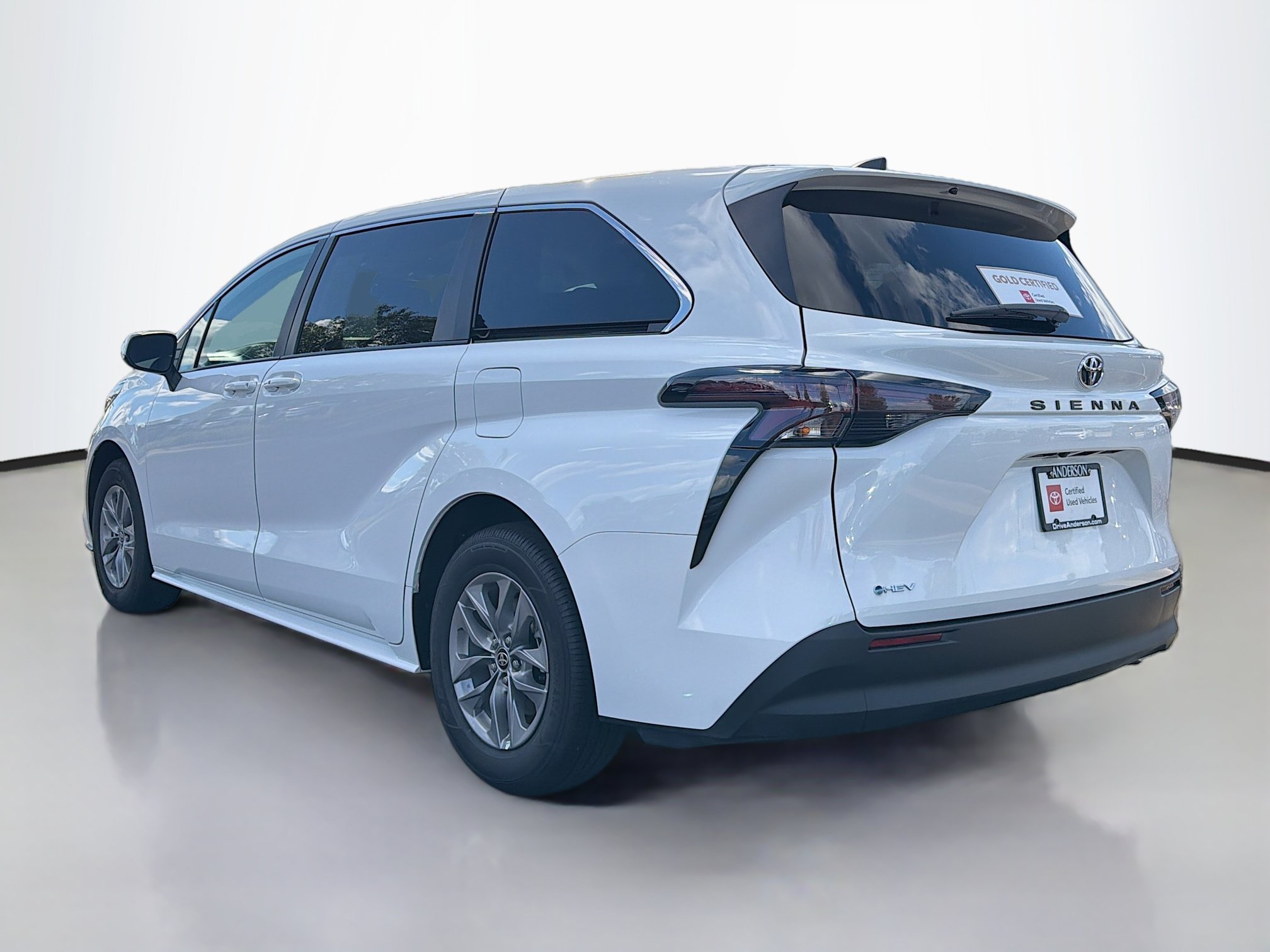 Certified 2026 Toyota Sienna LE FWD image 14