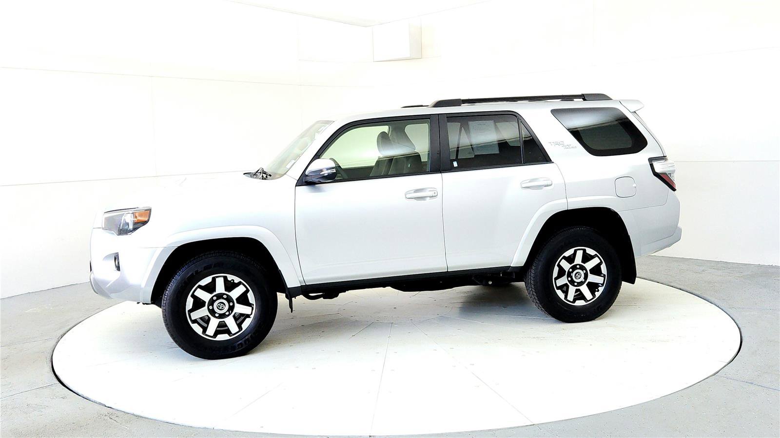Certified 2023 Toyota 4Runner TRD Off-Road Premium image 3
