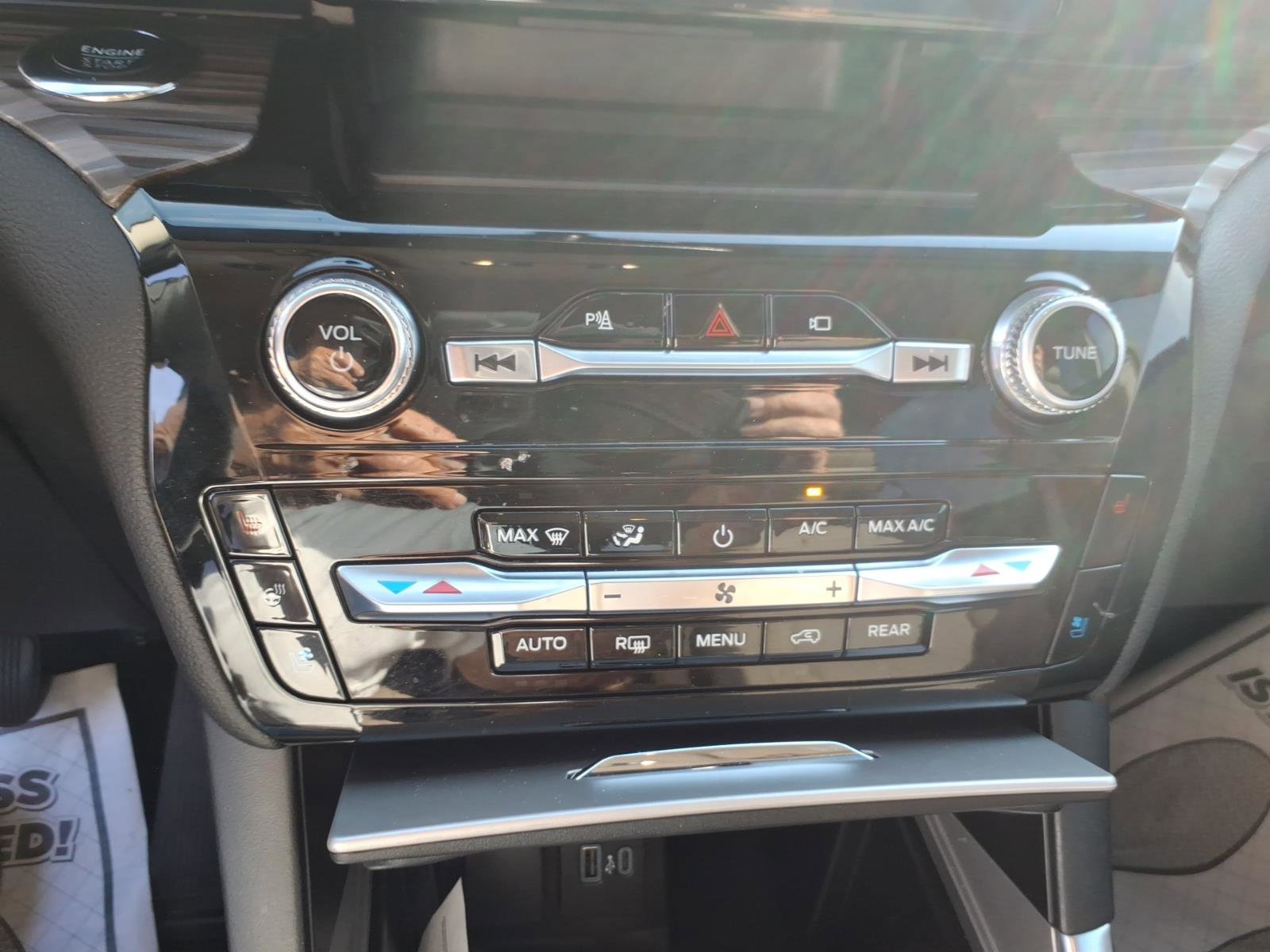 Used 2023 Ford Explorer Limited image 15