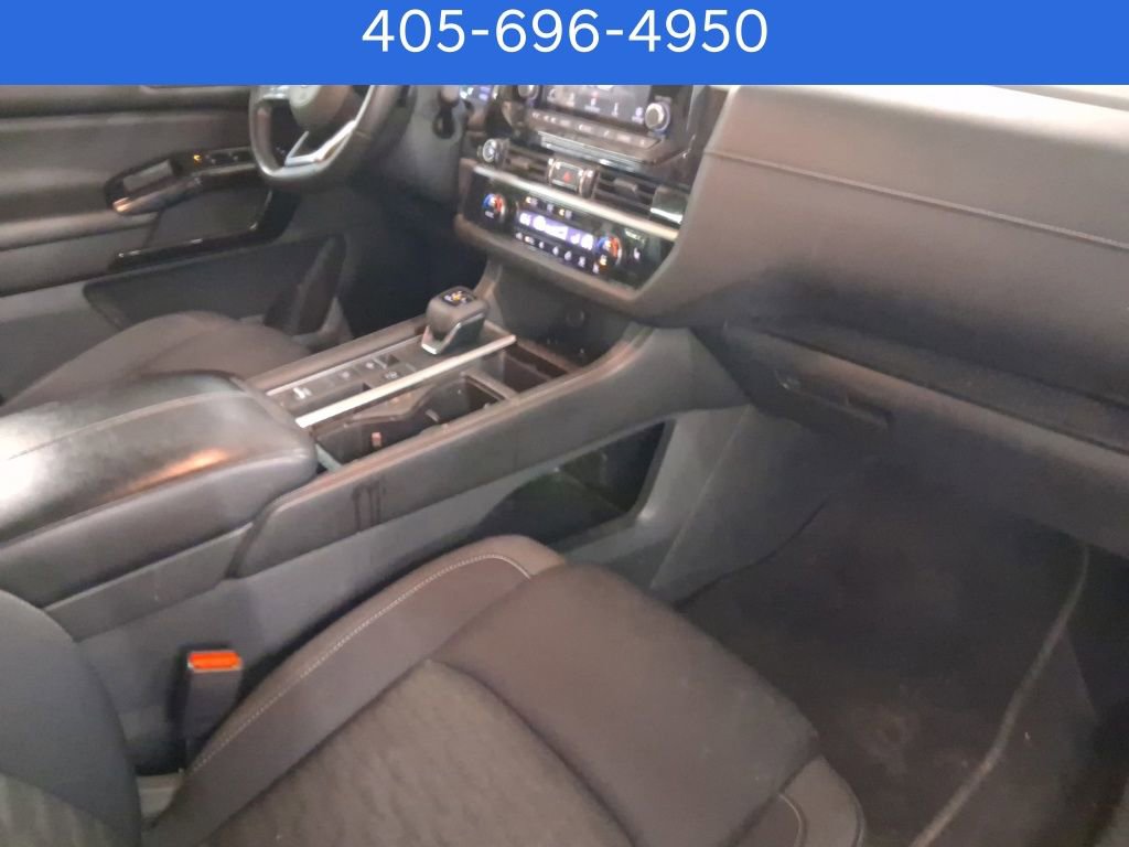 Used 2022 Nissan Pathfinder SV image 8