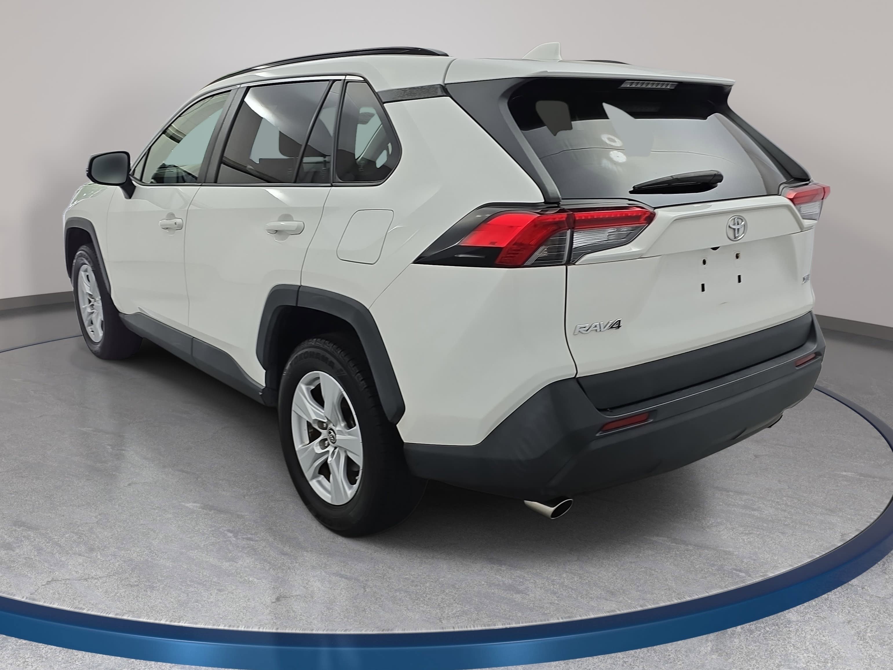 Used 2019 Toyota RAV4 XLE FWD image 7