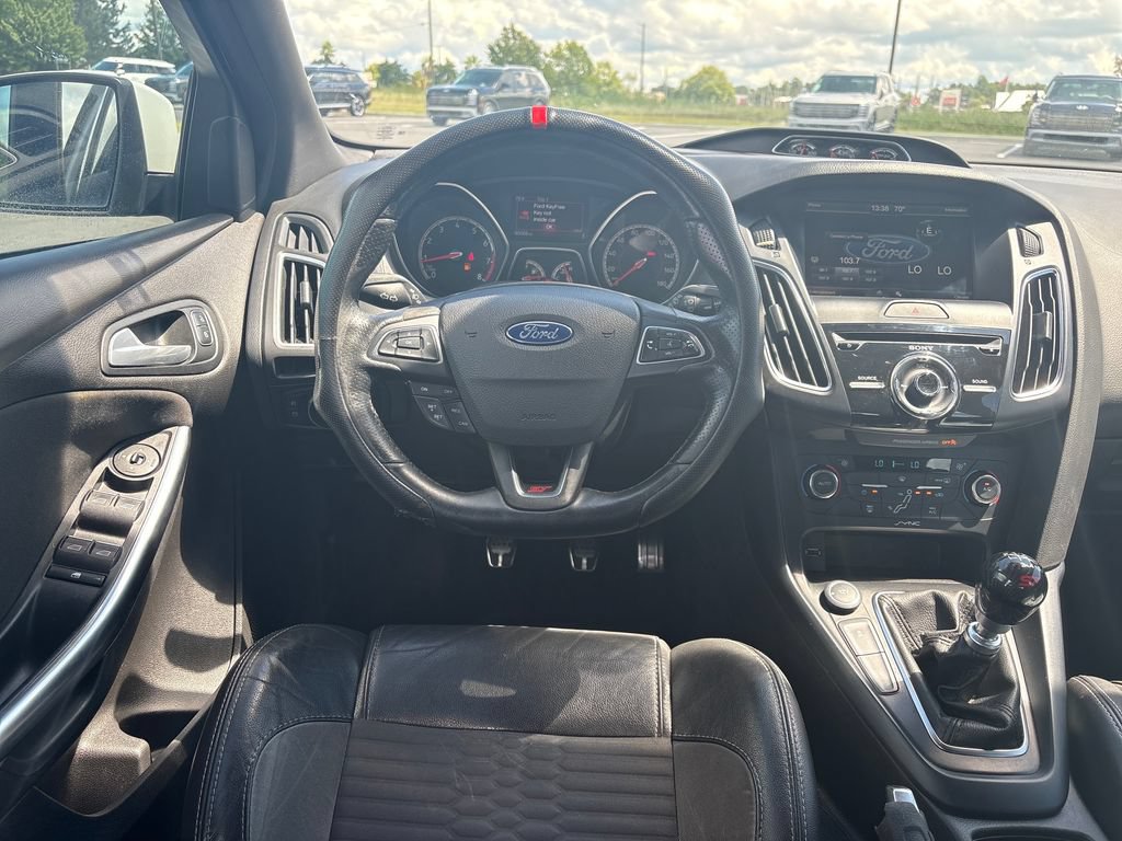Used 2015 Ford Focus ST w/ Equipment Group 401A FWD image 21