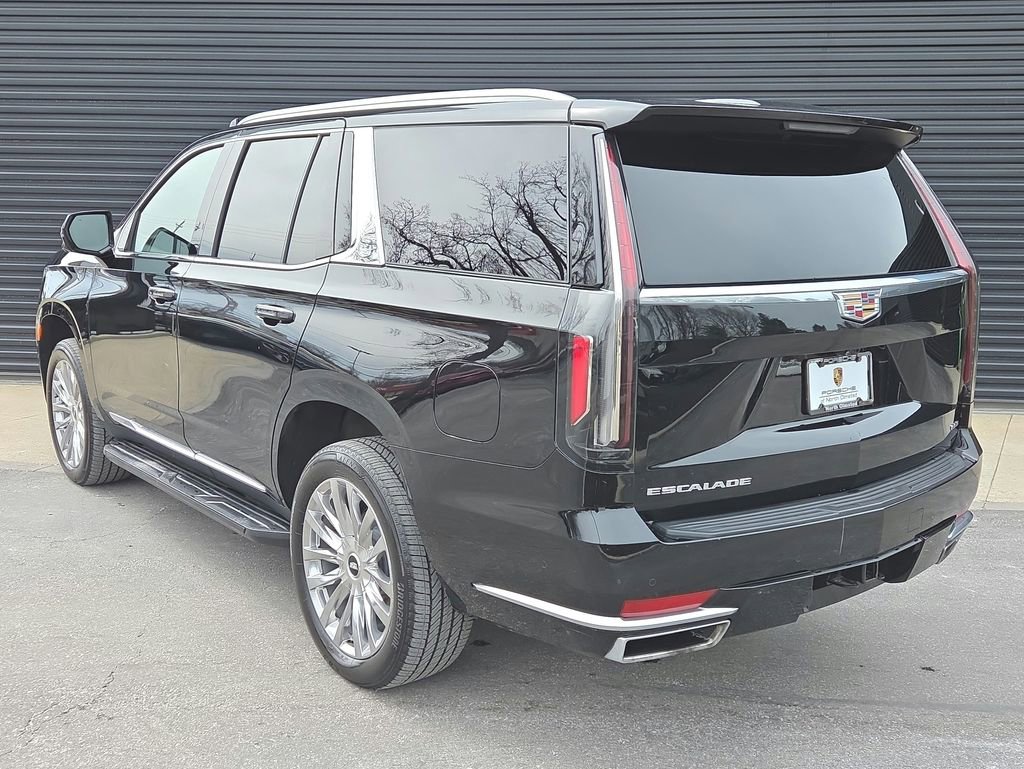 Used 2023 Cadillac Escalade Premium Luxury image 3