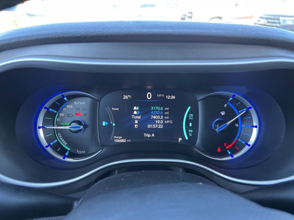 Used 2022 Chrysler Pacifica Touring-L w/ Uconnect Theater Family Group image 11