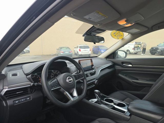 Used 2024 Nissan Altima 2.5 SV image 11