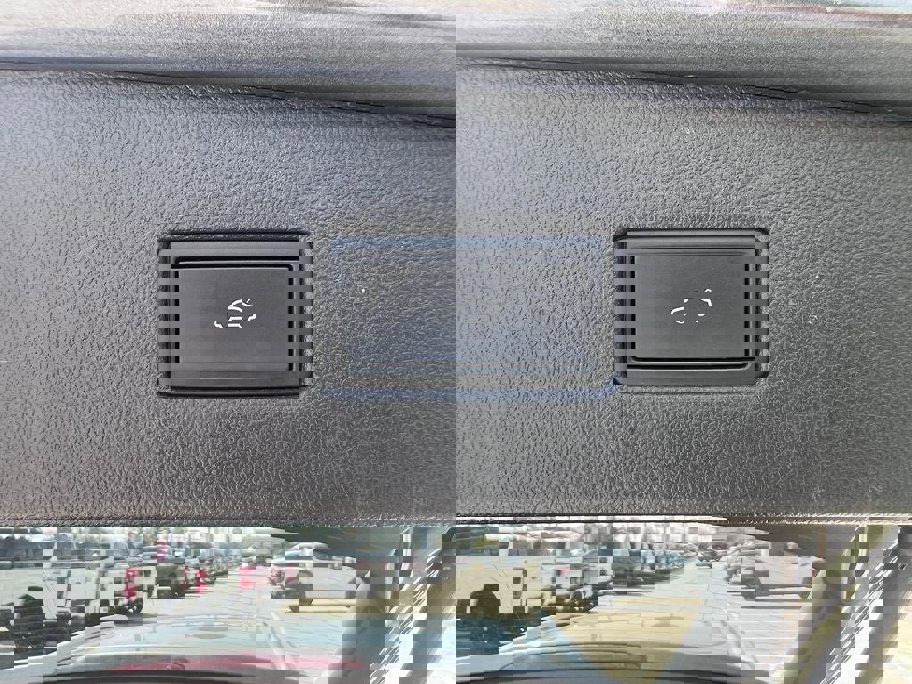 Used 2022 Volkswagen Tiguan SEL R-Line AWD/4WD image 16