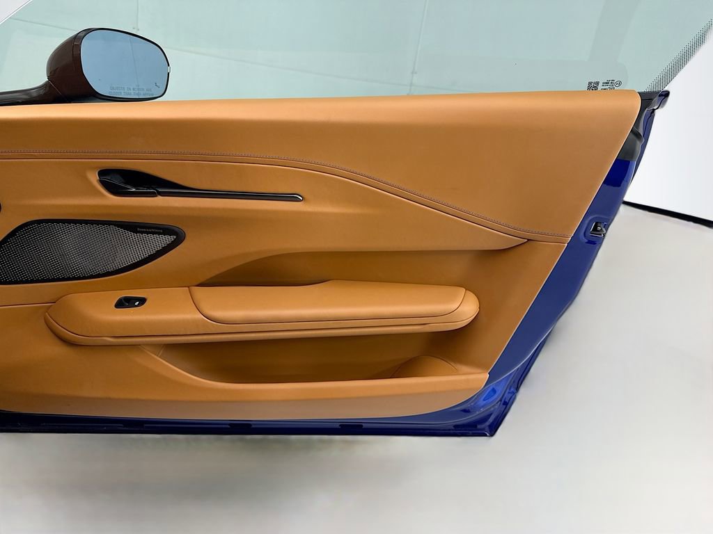 Used 2025 Aston Martin V8 Vantage Coupe image 22