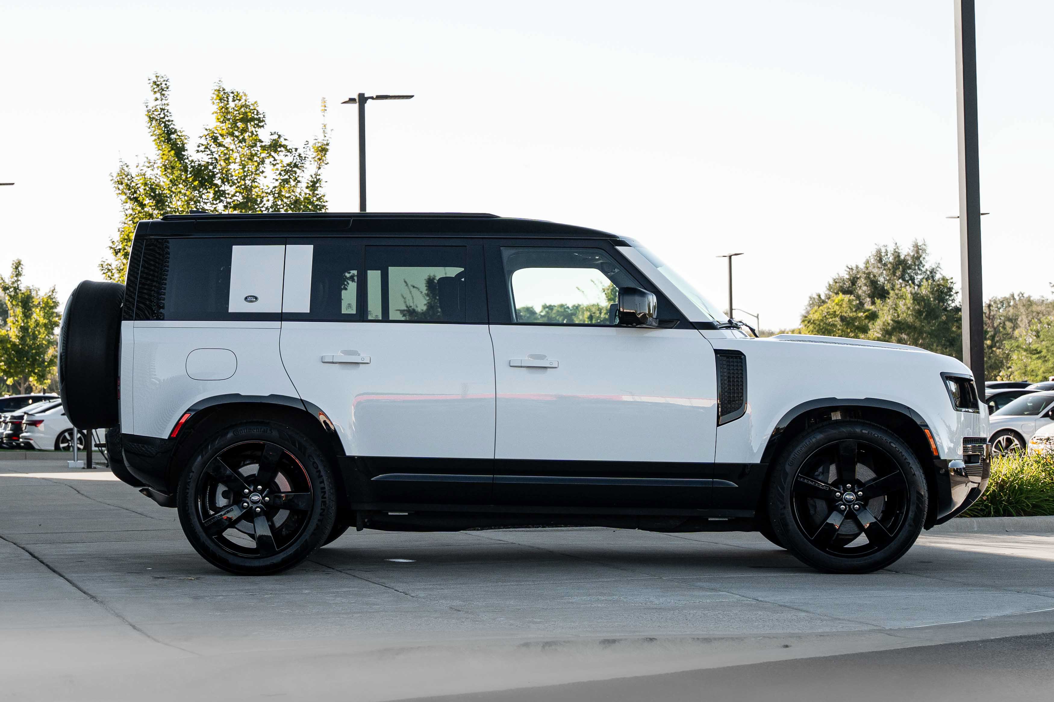Used 2023 Land Rover Defender 110 X-Dynamic SE AWD/4WD image 3