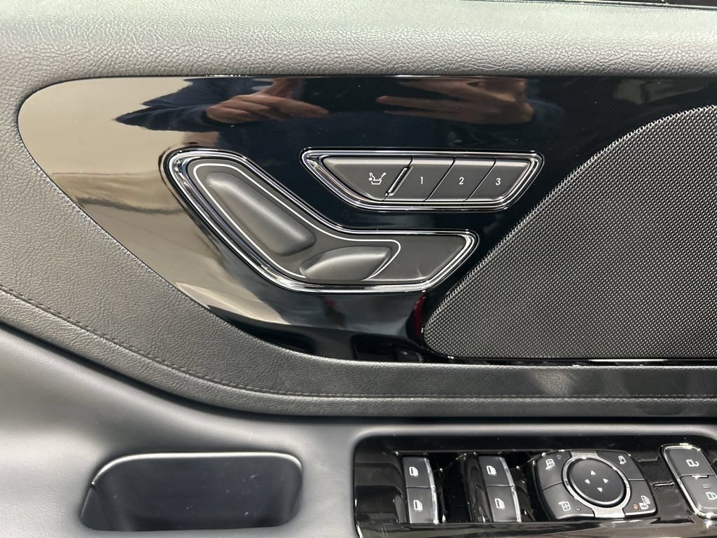 New 2026 Lincoln Aviator AWD w/ Jet Appearance Package image 14