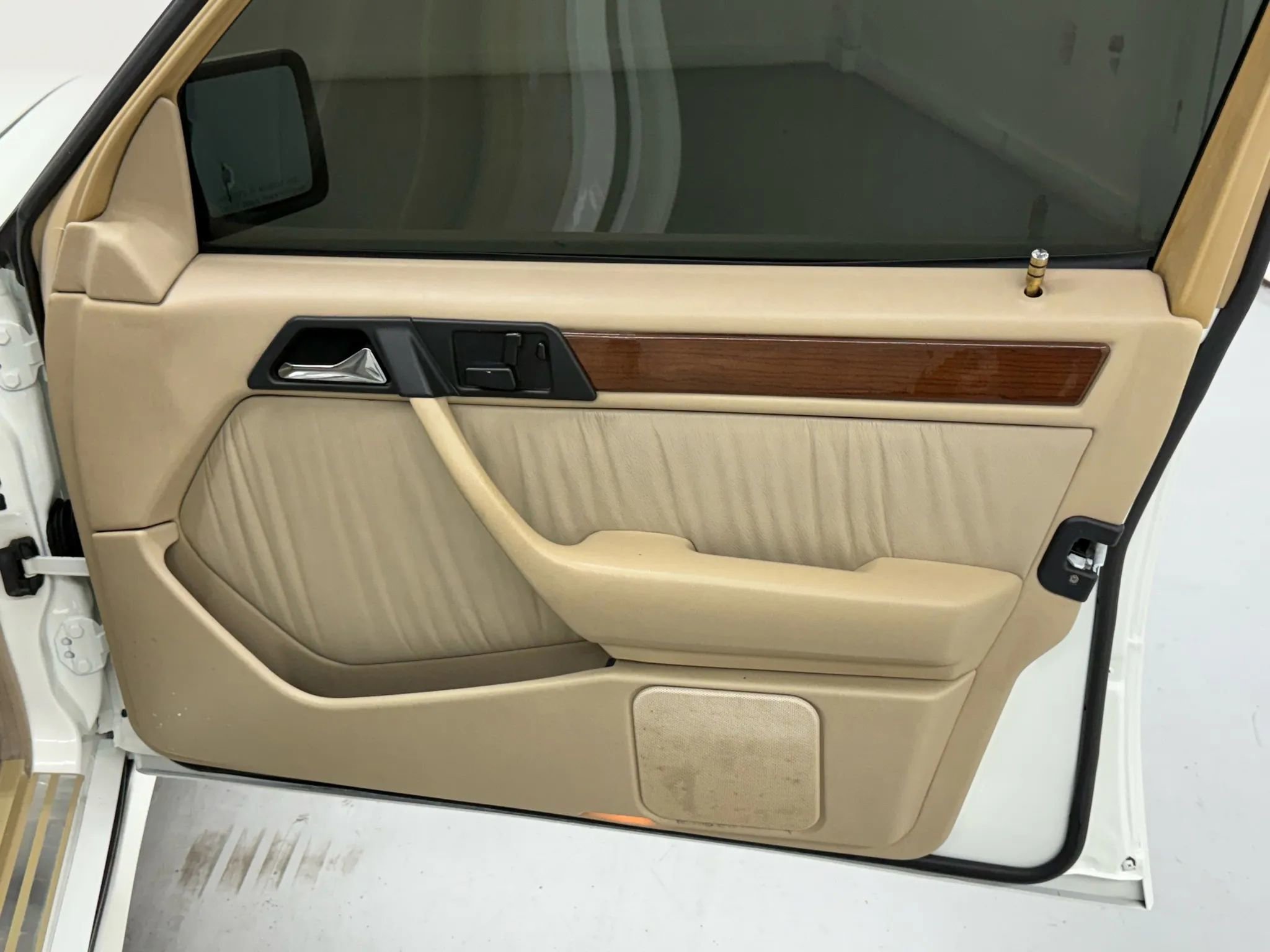 Used 1990 Mercedes-Benz 300 E 3.0 image 18