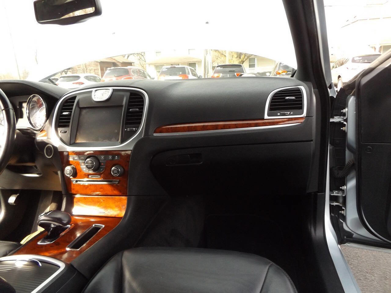 Used 2013 Chrysler 300 w/ Driver Convenience Group image 25