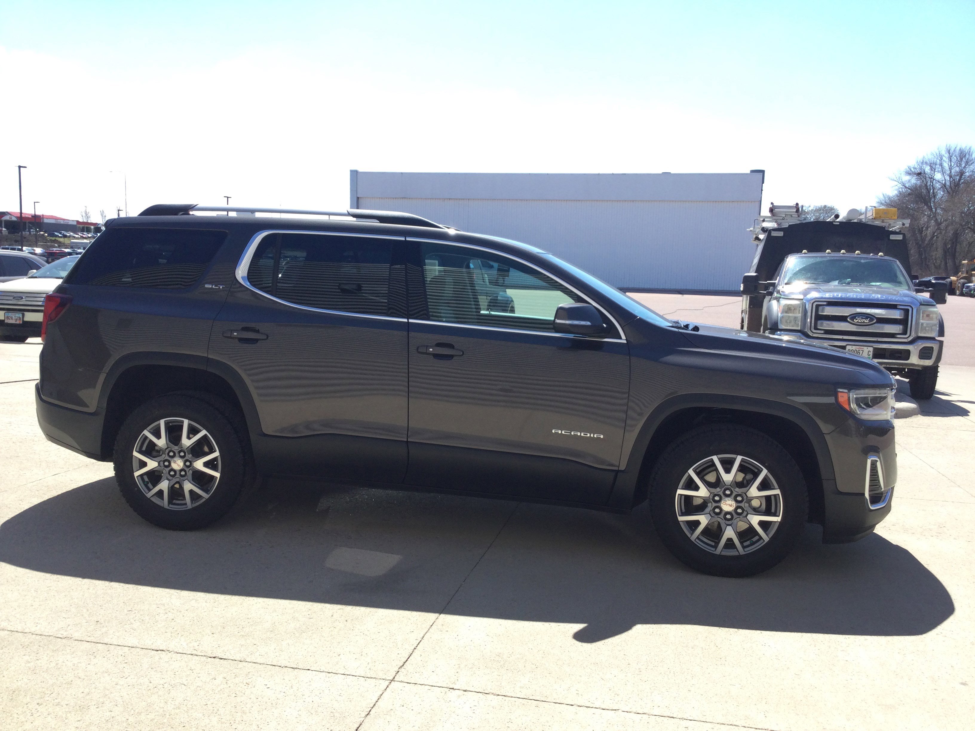 Used 2020 GMC Acadia SLT image 3
