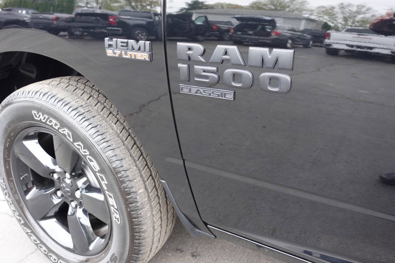 Used 2023 RAM 1500 Classic SLT w/ Electronics Convenience Group AWD/4WD image 12