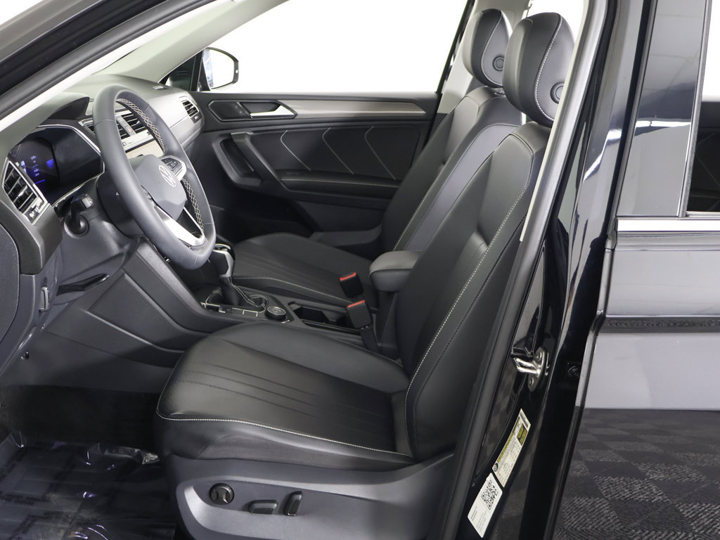 Certified 2024 Volkswagen Tiguan SE AWD/4WD image 30