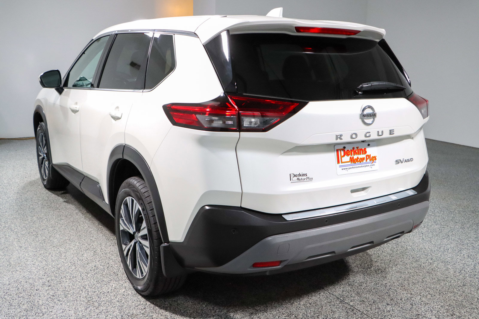 Used 2021 Nissan Rogue SV image 9