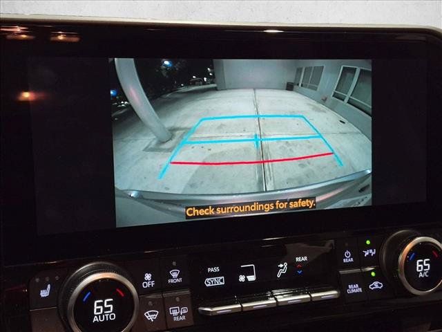Used 2023 Toyota Highlander XLE FWD image 18