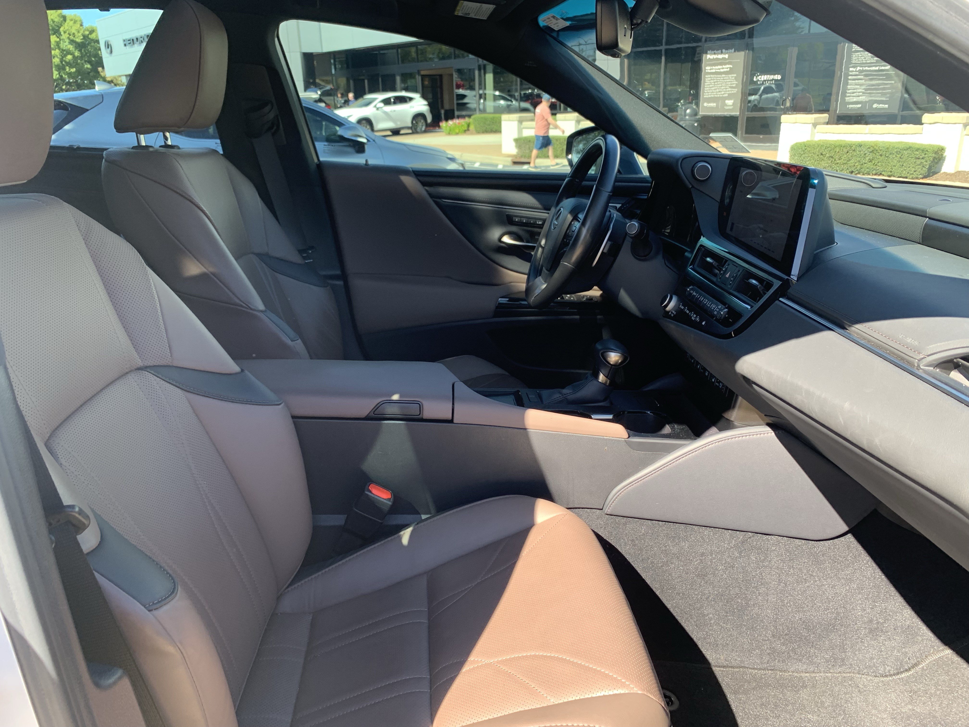 Used 2025 Lexus ES 350 Ultra Luxury FWD image 35