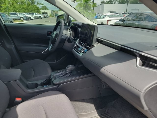 Used 2026 Toyota Corolla Cross LE FWD image 34