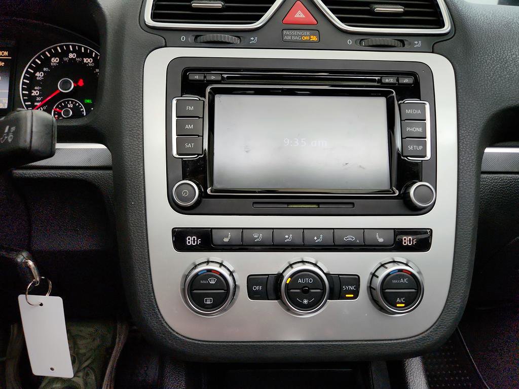 Used 2013 Volkswagen Eos w/ Sport Package image 18